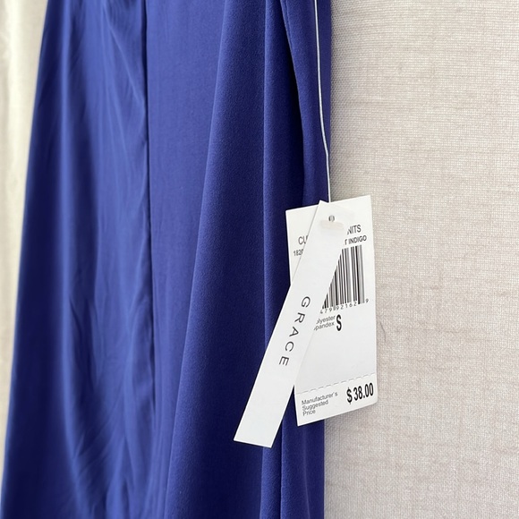 Sleeveless Navy Top - Picture 5 of 7